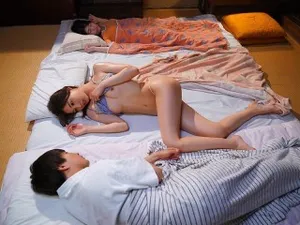 2021.9.12, [Ngựa nhỏ tìm hoa], một chiếc váy dài, một người phụ nữ xinh đẹp đến cùng bạn vào ban đêm, với vòng ba hoàn hảo, làn da trắng và ngoại hình xinh đẹp