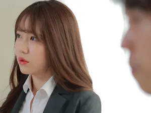 Chị gần nhà thường xuyên sang nhà tôi chơi khi biết tôi còn là trai tân